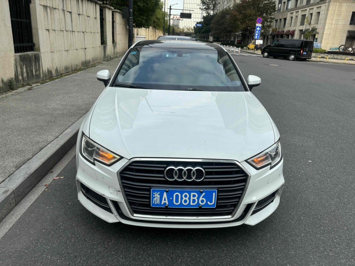 奧迪 奧迪A3  2018款 30周年年型 Sportback 35 TFSI 時(shí)尚型圖片