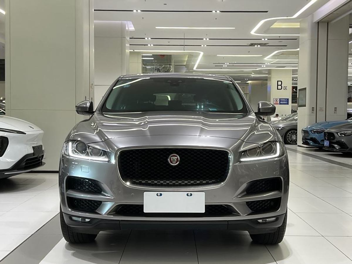 2017年2月捷豹 F-PACE  2016款 2.0T 兩驅(qū)R-Sport運動版