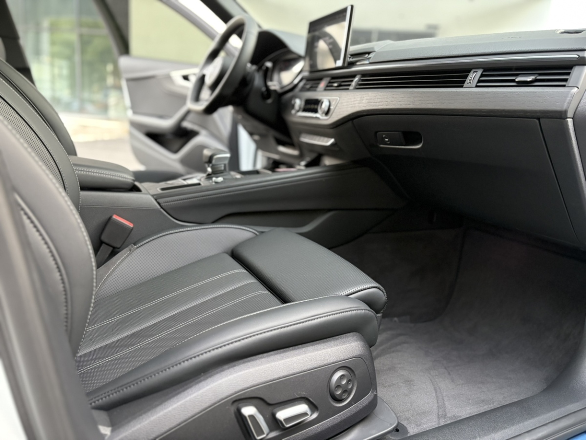 奧迪 奧迪A4L  2024款 40 TFSI 豪華動感型圖片
