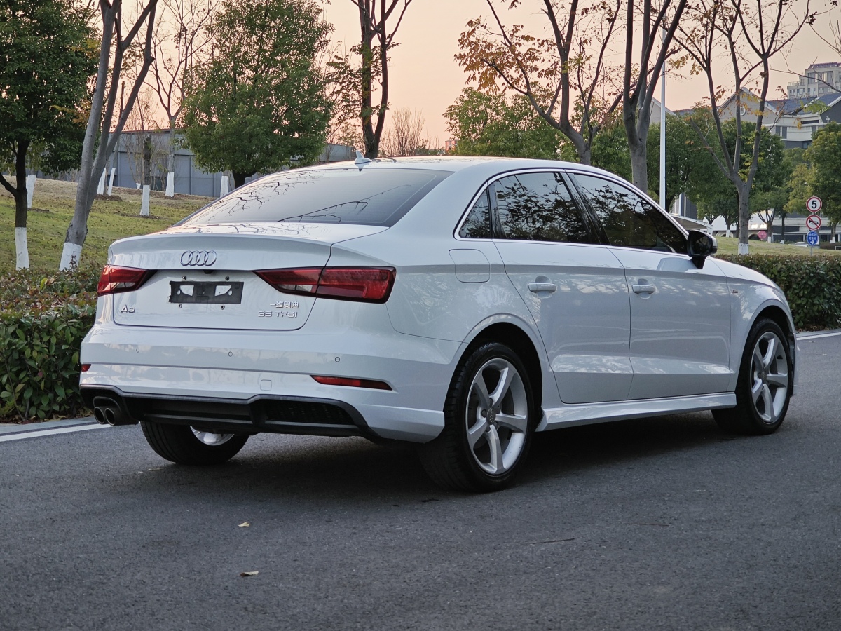 奧迪 奧迪A3  2018款 30周年年型 Limousine 35 TFSI 時尚型圖片