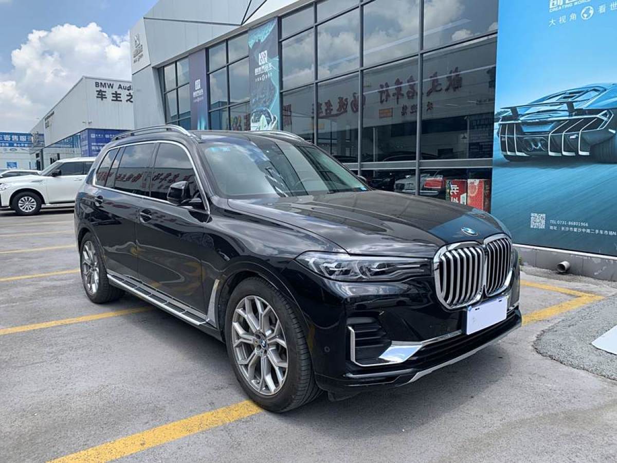 寶馬 寶馬X7  2021款 改款 xDrive40i 領(lǐng)先型豪華套裝圖片