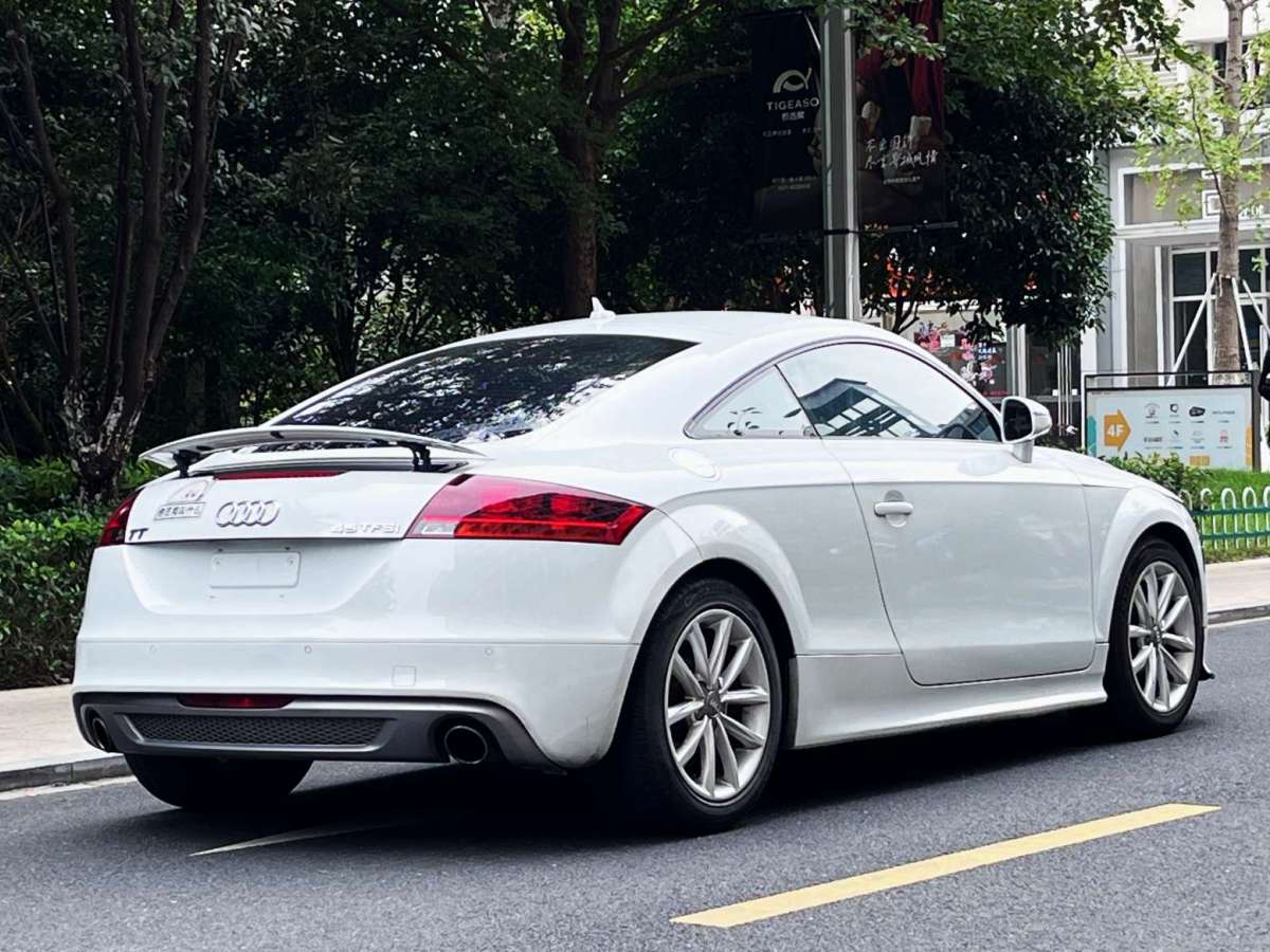 奧迪 奧迪TT  2013款 TT Coupe 45 TFSI 白色經(jīng)典版圖片