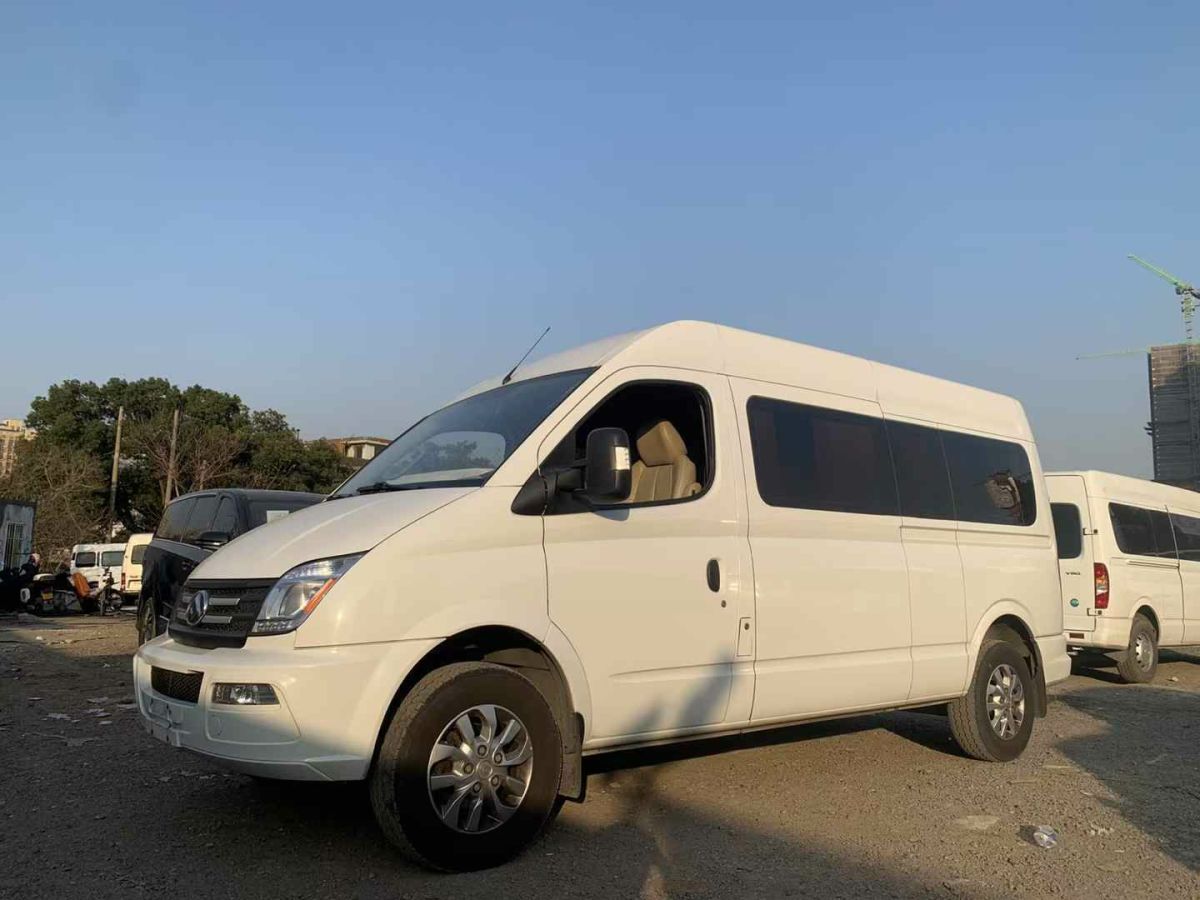 上汽大通 上汽大通MAXUS V100  2022款 2.0T旅行家V100圖片