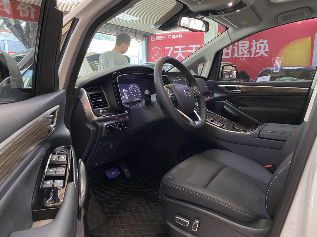 廣汽傳祺 M8  2023款 領(lǐng)秀系列 390T 尊貴版圖片