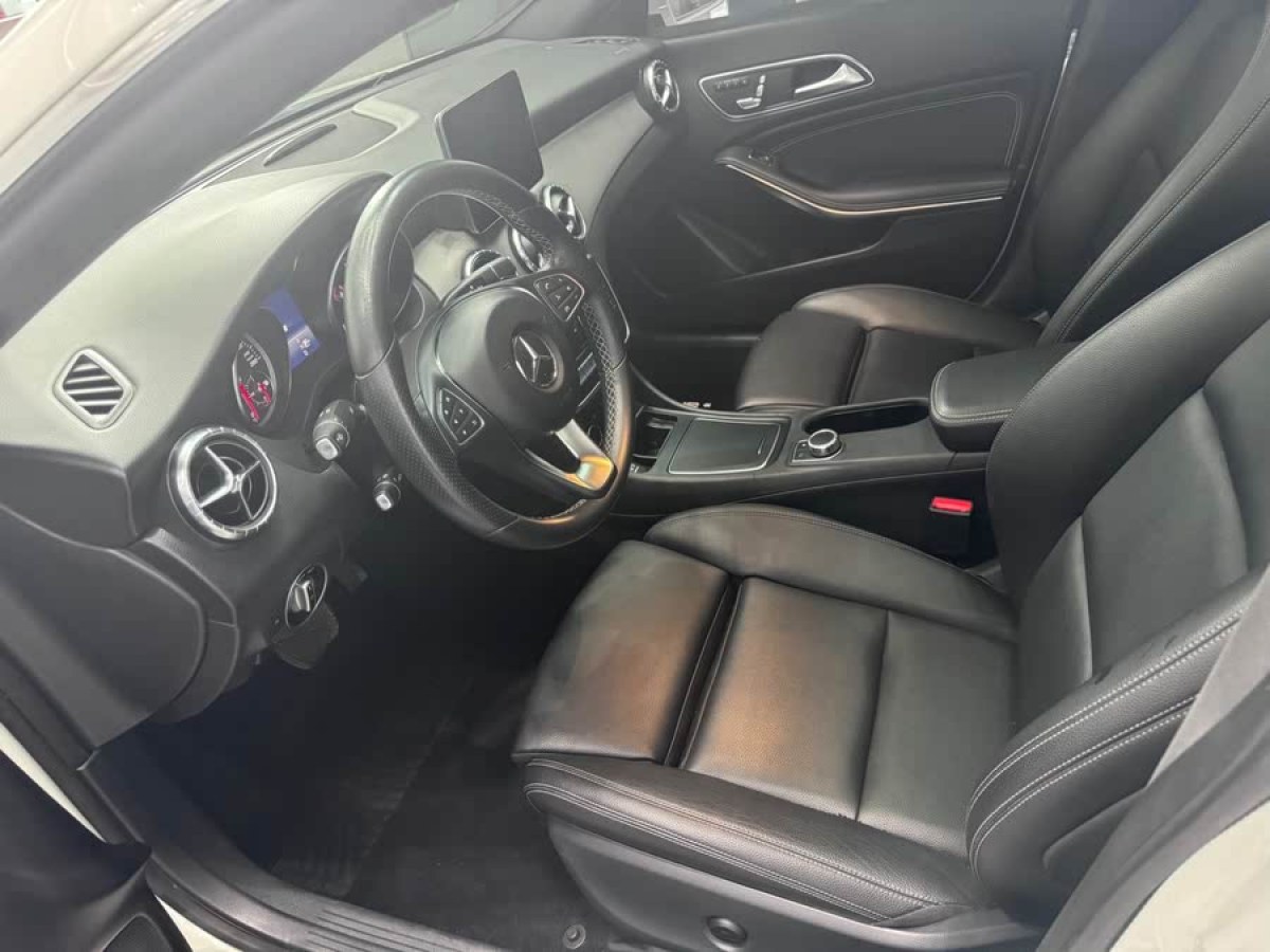 奔馳 奔馳CLA級  2018款 CLA 200 時尚型圖片