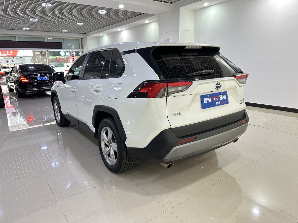 2021年3月豐田 RAV4榮放  2023款 雙擎 2.5L E-CVT兩驅(qū)精英版