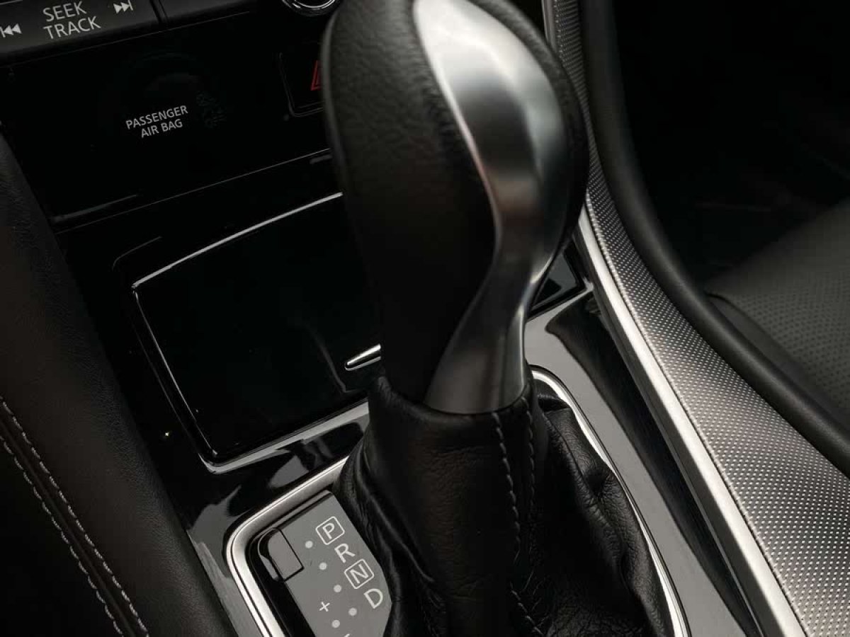 英菲尼迪 Q50L  2016款 2.0T 悅享版圖片