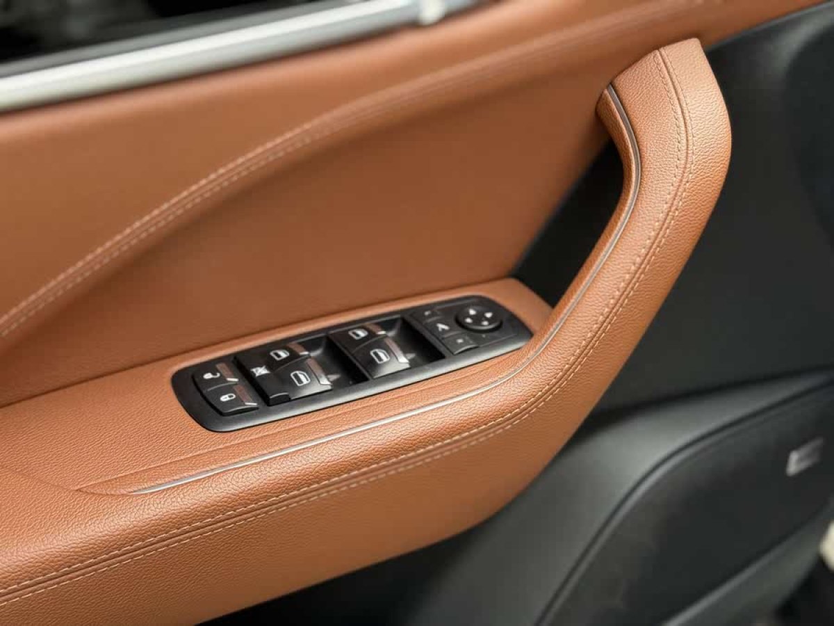 瑪莎拉蒂 Levante  2019款 3.0T 350Hp 標(biāo)準(zhǔn)版 國VI圖片