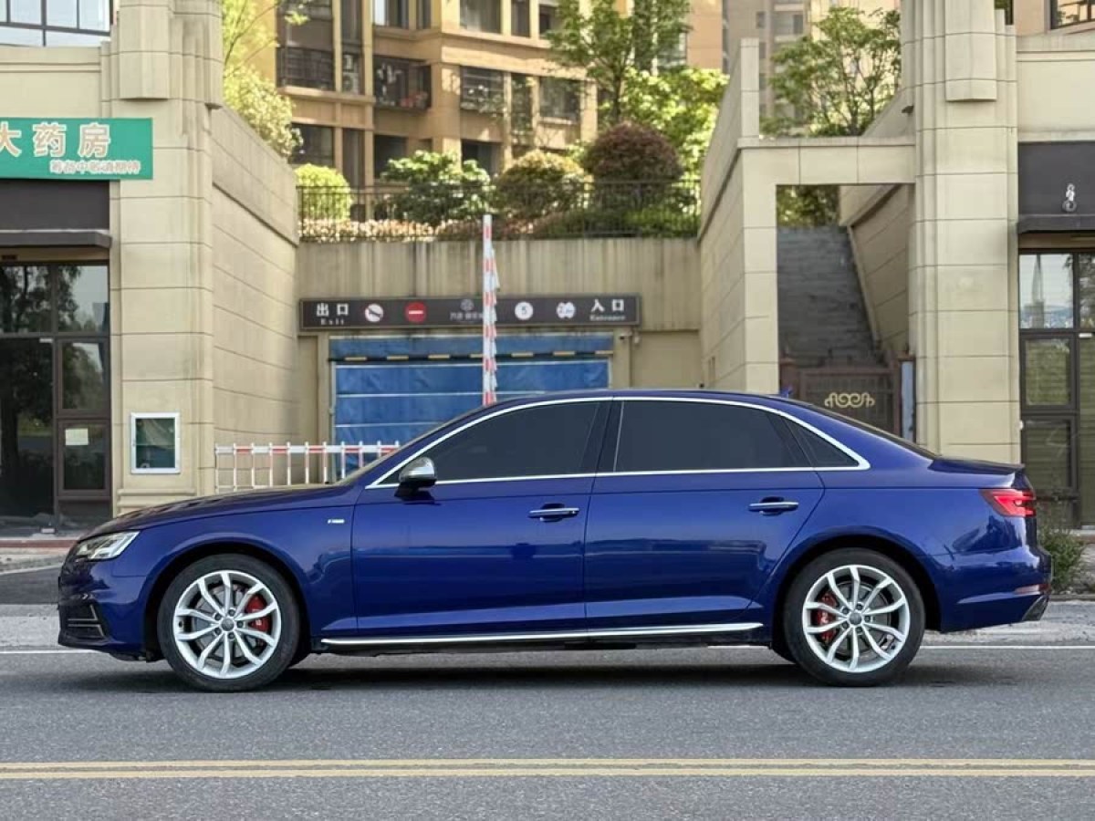 奧迪 奧迪A4L  2018款 30周年年型 40 TFSI 時(shí)尚型圖片