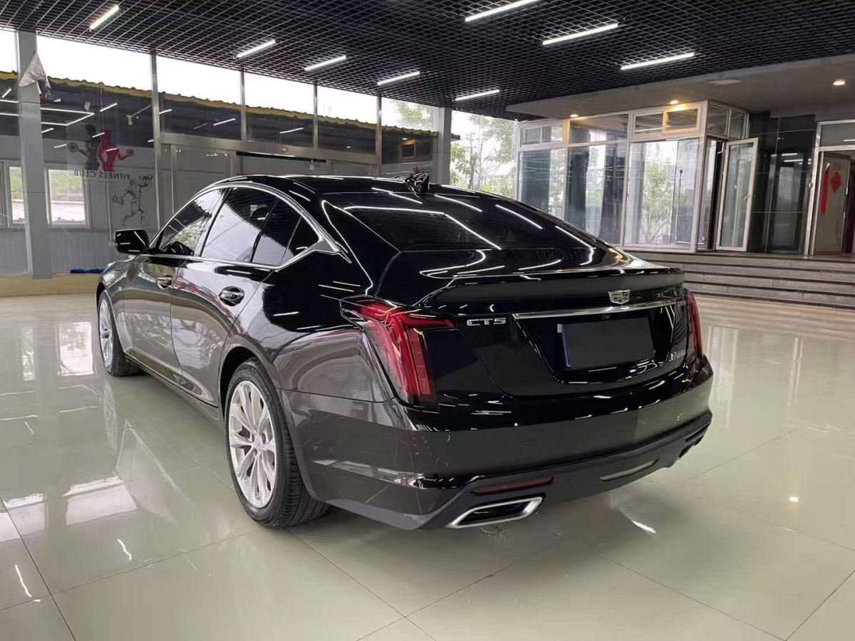 凱迪拉克 XT6  2022款 2.0T 七座兩驅(qū)豪華型圖片