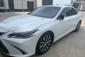 ES 雷克薩斯 200 豪華版