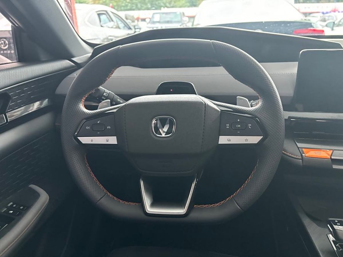 長(zhǎng)安 長(zhǎng)安UNI-V  2022款 1.5T 尊貴型圖片