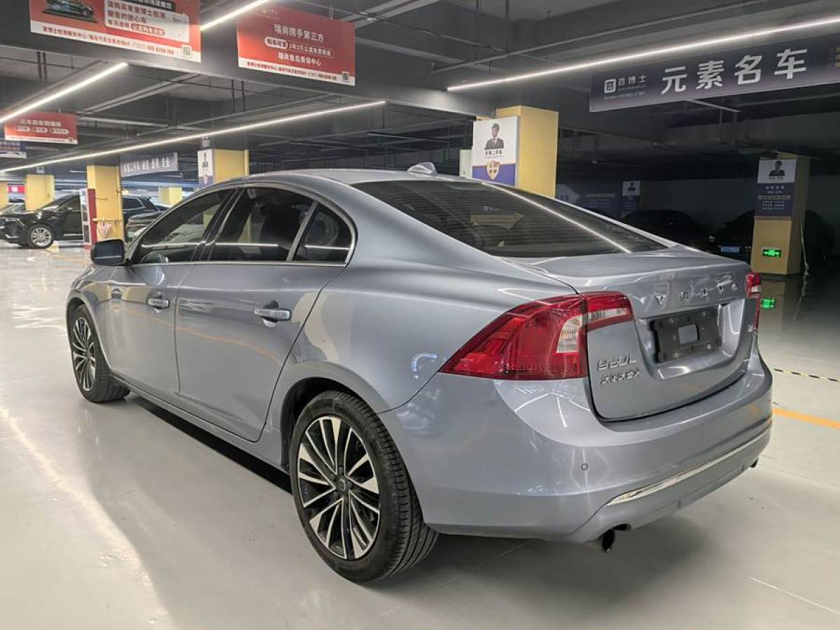 沃爾沃 S60  1448款 2.0T T5智尊版圖片