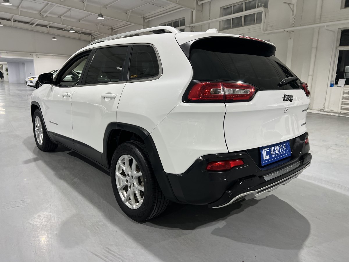 Jeep 自由光  2017款 2.0L 优越版图片