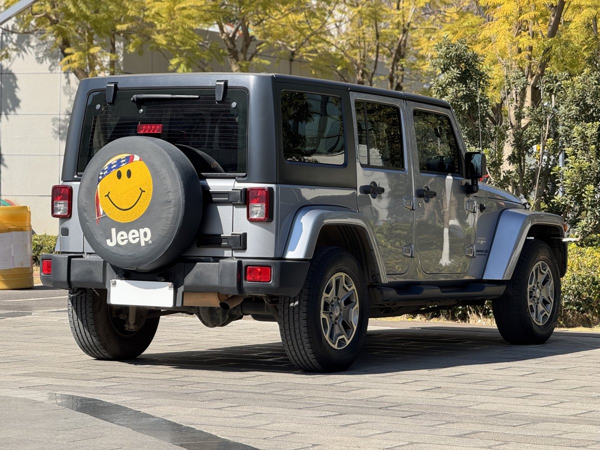 Jeep 牧馬人  2015款 2.8TD Sahara 四門(mén)舒享版圖片