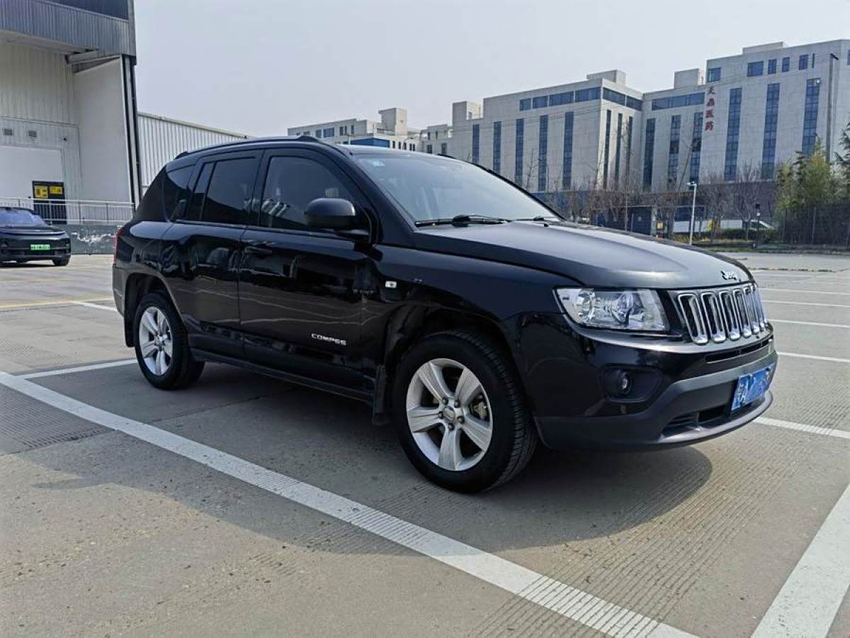 Jeep 指南者  2012款 2.4L 四驅(qū)運動版圖片