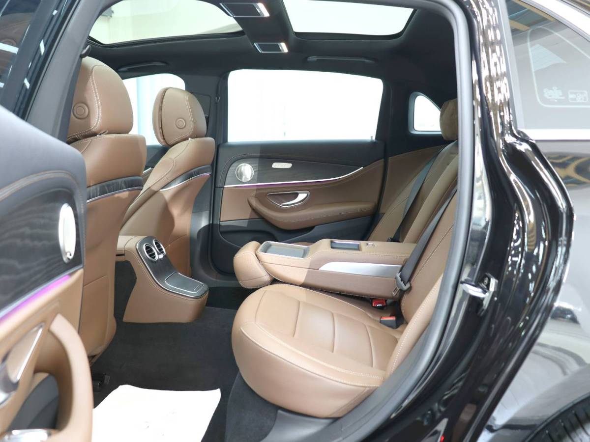 奔驰 奔驰E级  2023款 改款 E 300 L 运动时尚型图片