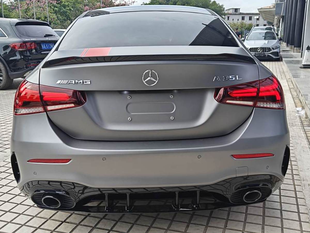 2022年10月奔馳 奔馳A級AMG  2022款 AMG A 35 L 4MATIC 熾夜特別版