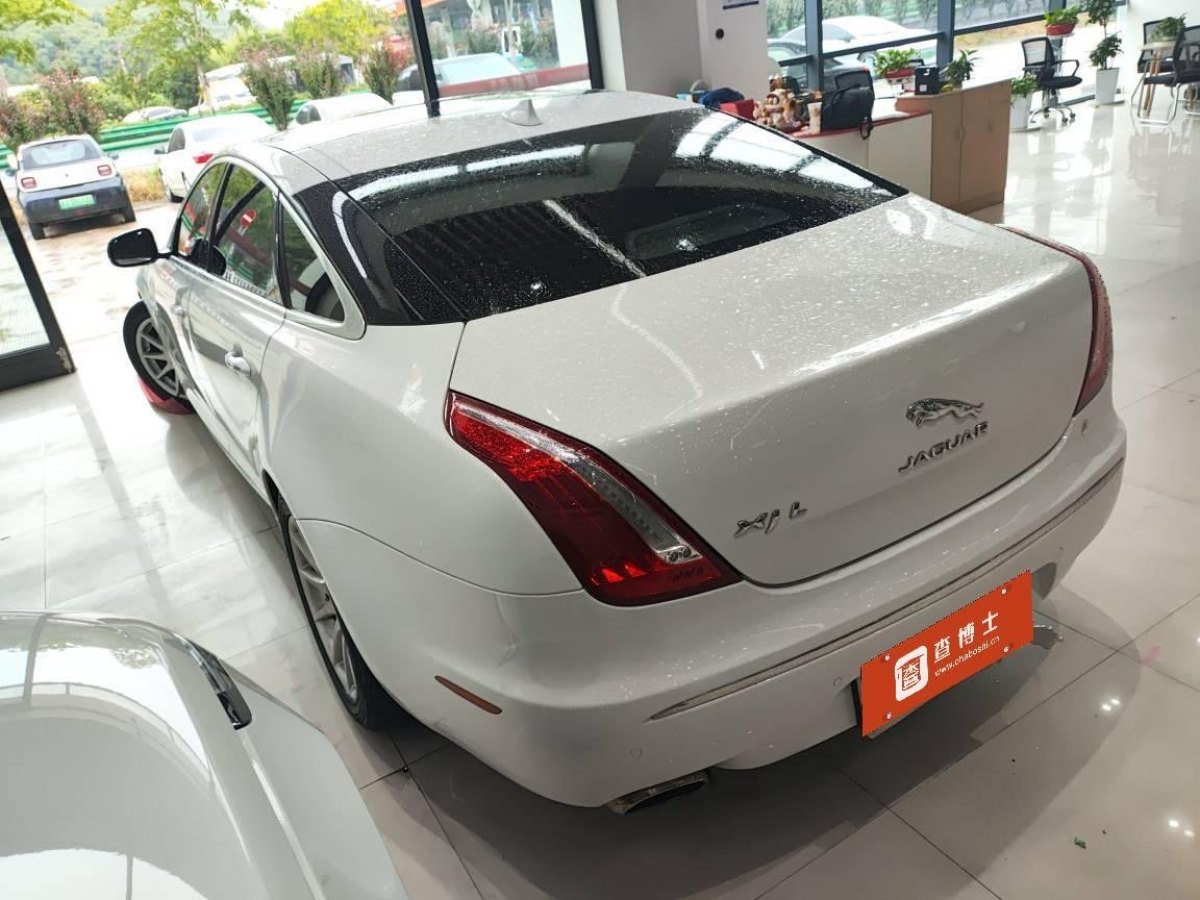 捷豹 XJ  2013款 XJL 2.0T 典雅商務(wù)版圖片