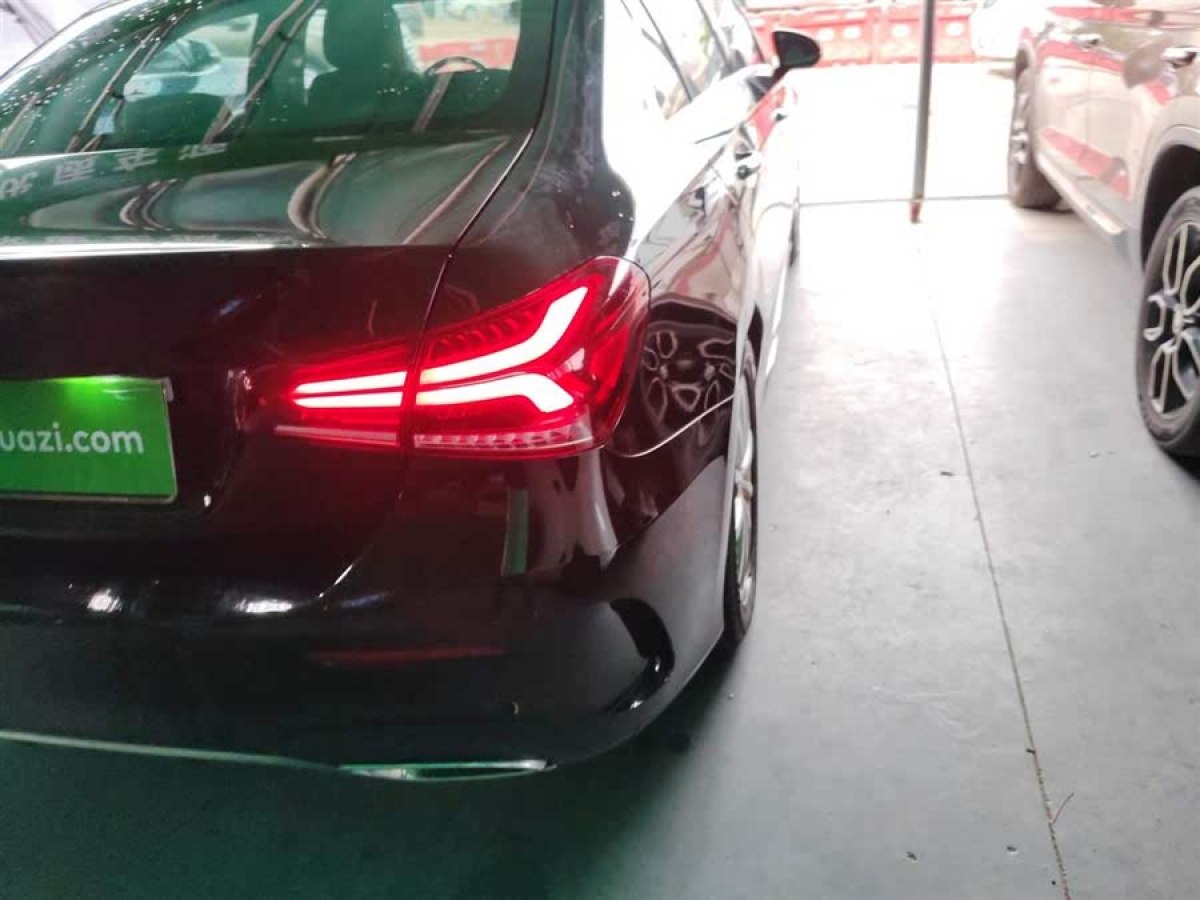 奔馳 奔馳A級(jí)  2021款 A 200 L 運(yùn)動(dòng)轎車動(dòng)感型圖片