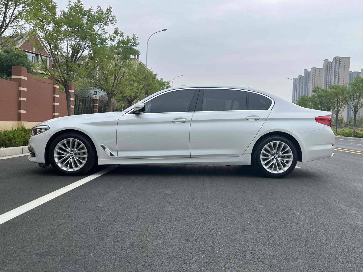 寶馬 寶馬5系  2019款  改款 530Li 領(lǐng)先型 豪華套裝圖片