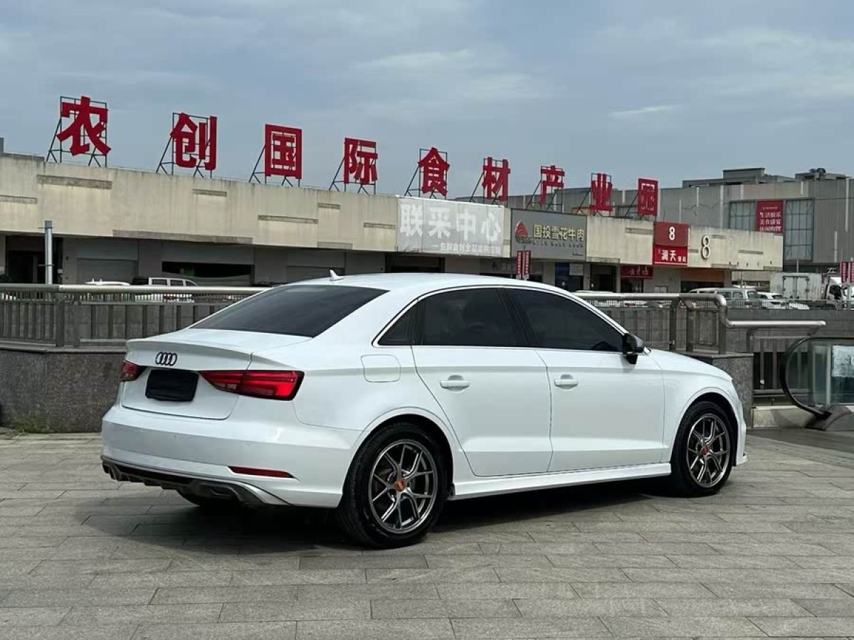 奧迪 奧迪A3  2018款 30周年年型 Limousine 35 TFSI 進取型圖片