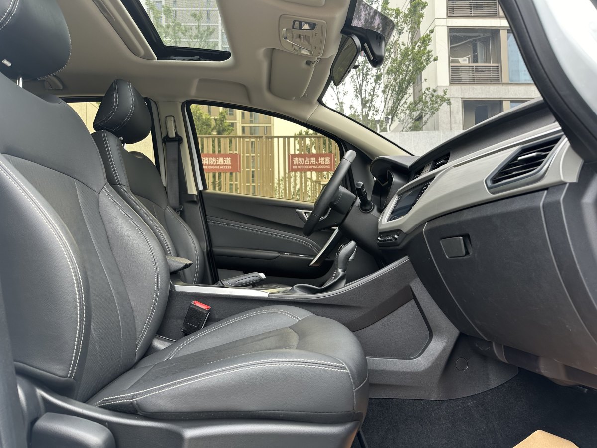吉利 遠(yuǎn)景X3  2021款 PRO 1.5L CVT尊貴型圖片