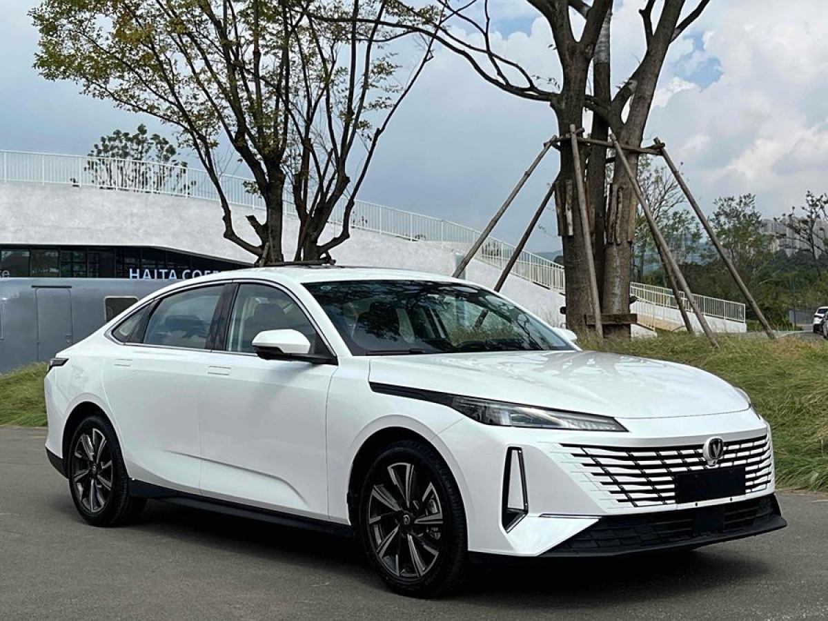 長(zhǎng)安 長(zhǎng)安UNI-V  2023款 1.5T 尊享型圖片