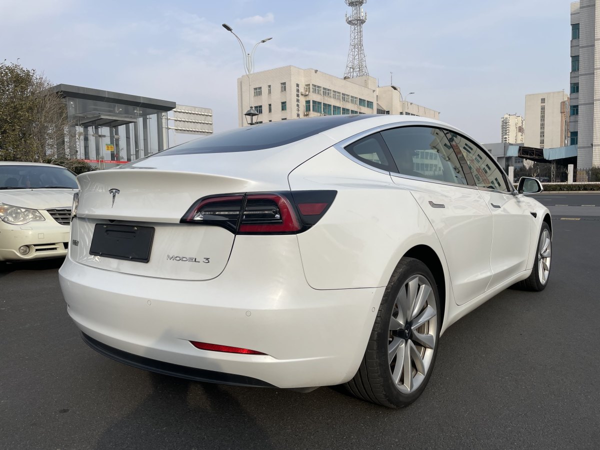 特斯拉 Model 3  2019款 標(biāo)準(zhǔn)續(xù)航后驅(qū)升級(jí)版圖片