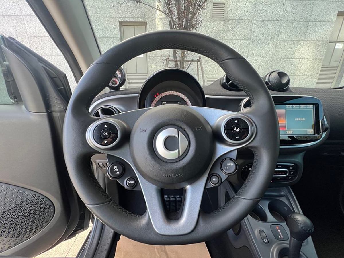 smart fortwo  2018款 0.9T 66千瓦硬頂先鋒版圖片