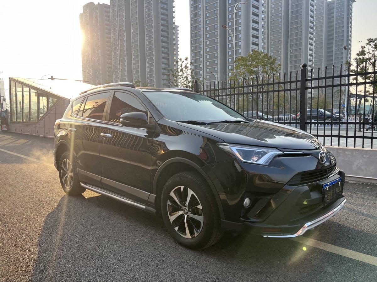 2018年9月豐田 RAV4  2016款 榮放 2.0L CVT兩驅(qū)風(fēng)尚版