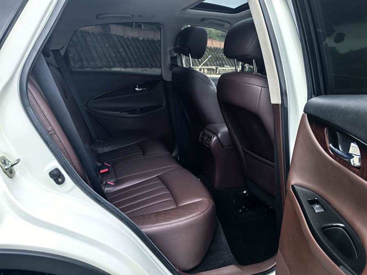 英菲尼迪 QX50  2013款 2.5L 兩驅(qū)優(yōu)雅版圖片