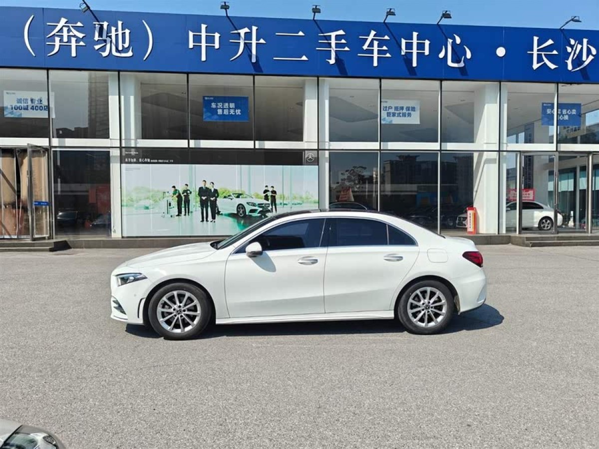 奔馳 奔馳A級  2021款 A 200 L 運(yùn)動轎車動感型圖片