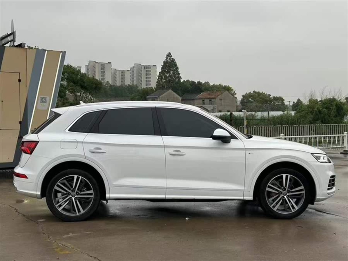 奧迪 奧迪Q5L  2020款 改款 40 TFSI 榮享時尚型圖片