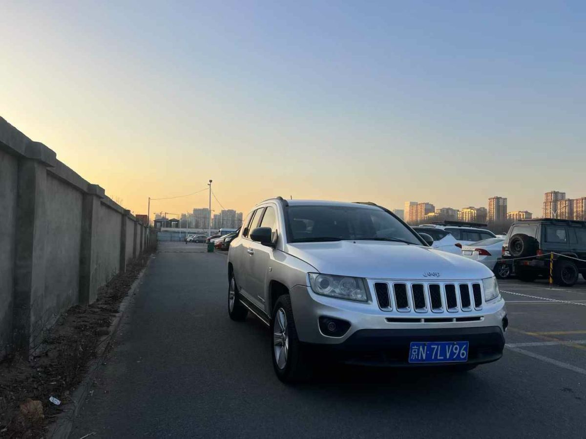 Jeep 指南者  2011款 2.0L 兩驅(qū)運動版圖片