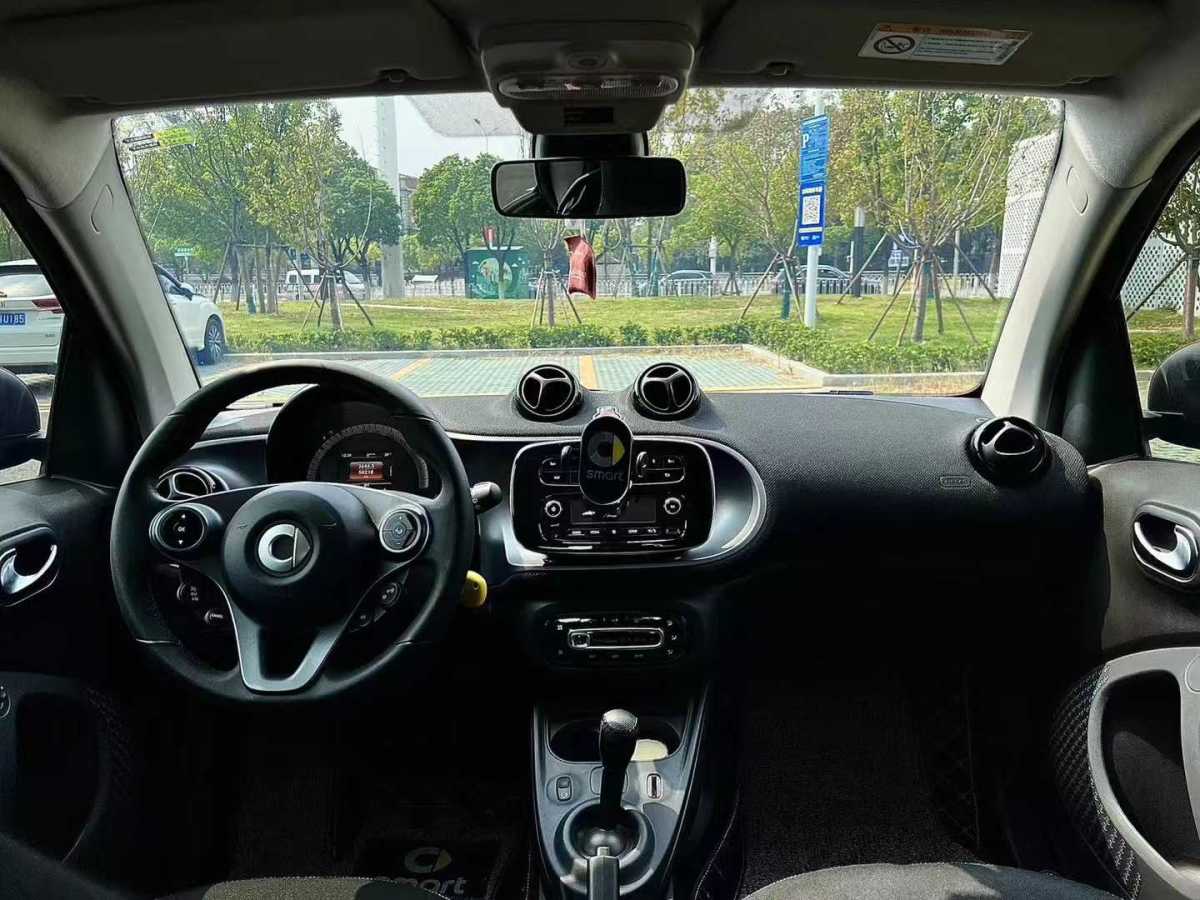 2019年11月smart fortwo  2019款 0.9T 66千瓦硬頂風擎版 國VI