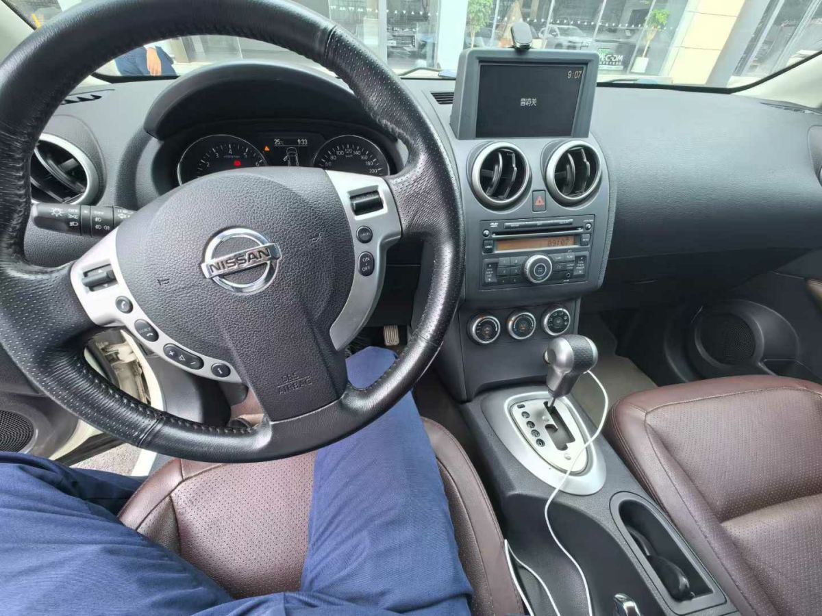 日產(chǎn) 帥客  2014款 1.5 標(biāo)準(zhǔn)型5座圖片