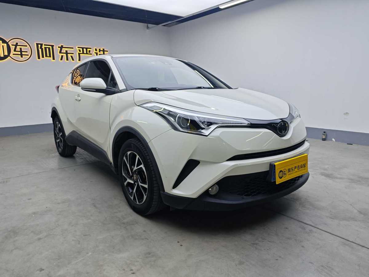 豐田 C-HR  2020款 2.0L 領(lǐng)先版圖片