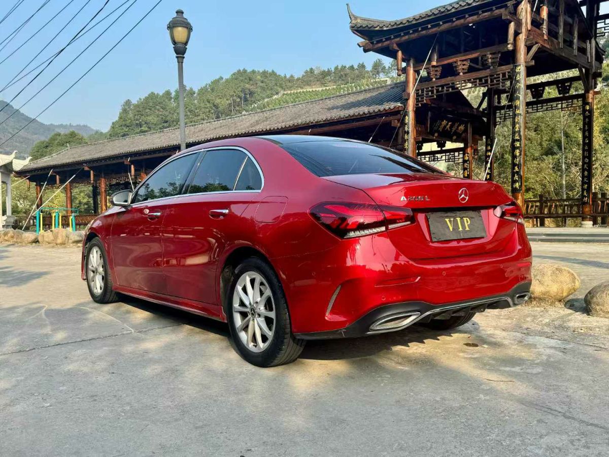 奔馳 奔馳A級(jí)  2019款  A 220 L 4MATIC 運(yùn)動(dòng)轎車圖片