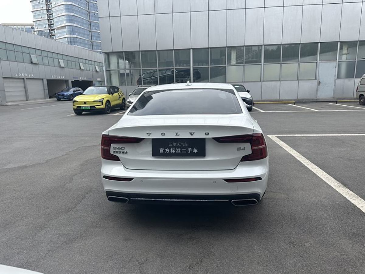 沃尔沃 S60L  2022款 B4 智逸豪华版图片