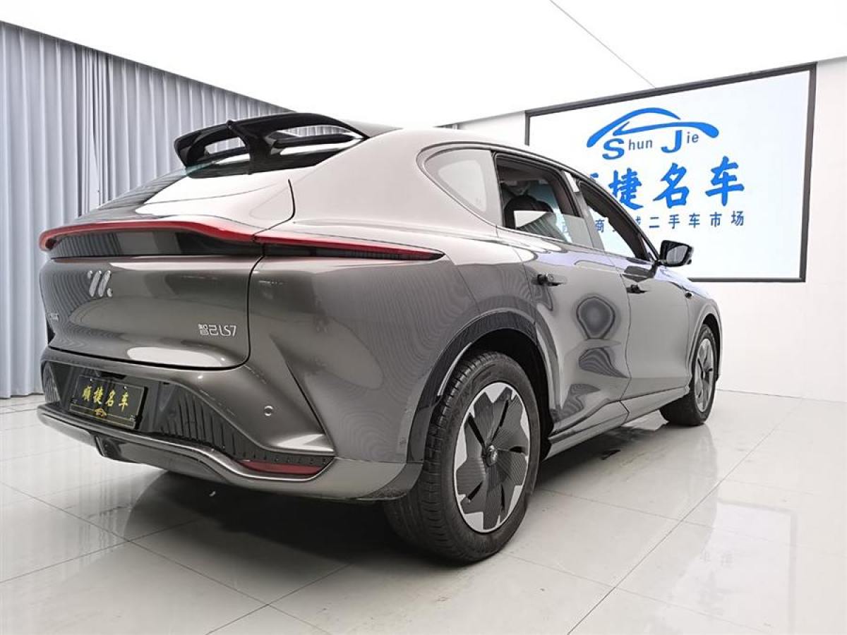 智己 智己LS7  2023款 77kWh Urban Fit后驅(qū)版圖片