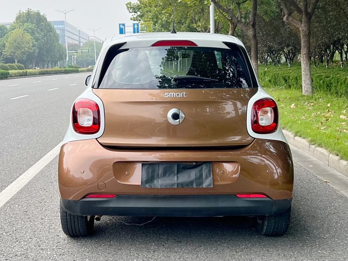 2017年2月smart forfour  2016款 1.0L 52千瓦靈動版