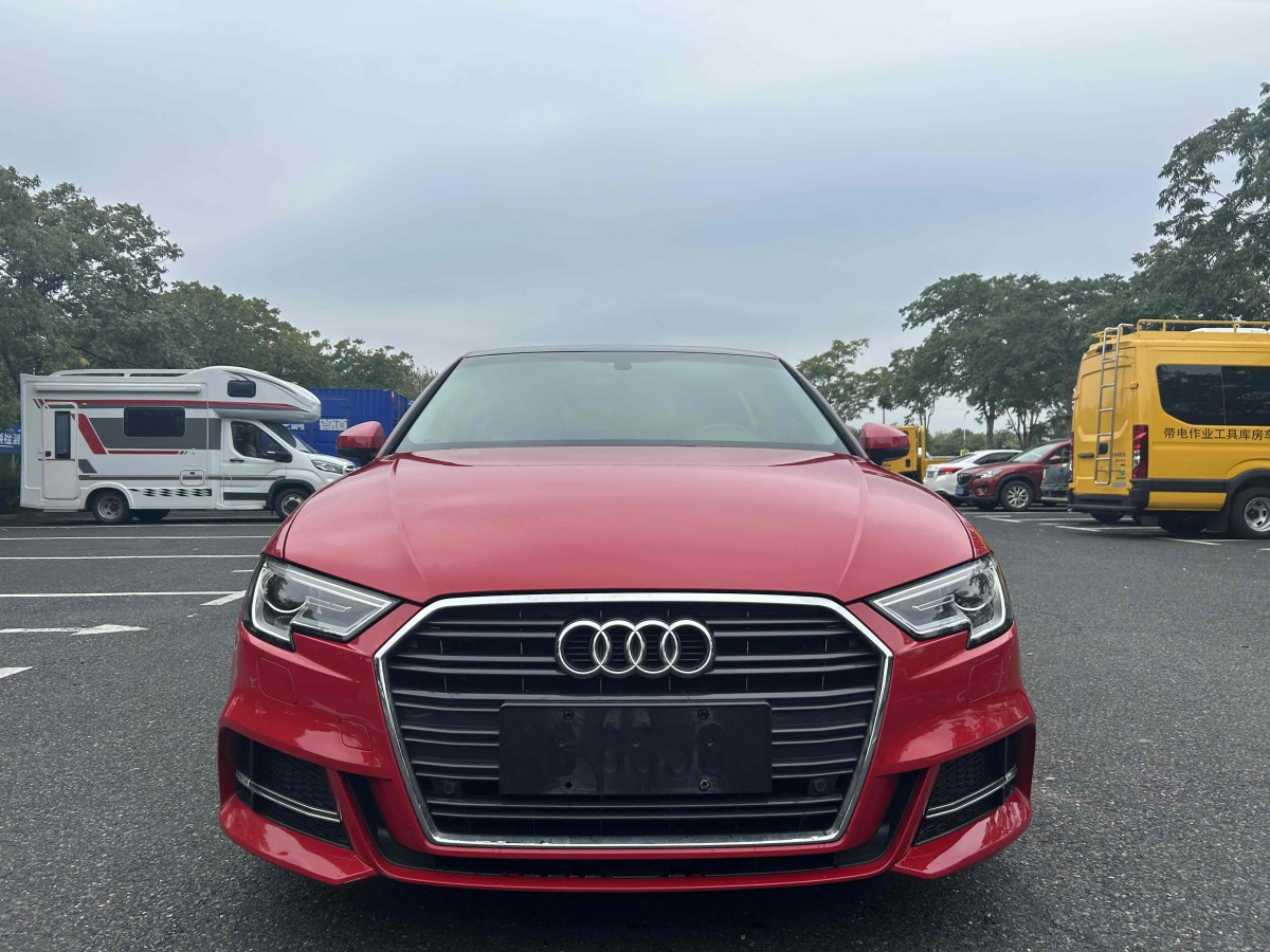 奧迪 奧迪A3  2018款 30周年年型 Sportback 35 TFSI 時(shí)尚型圖片