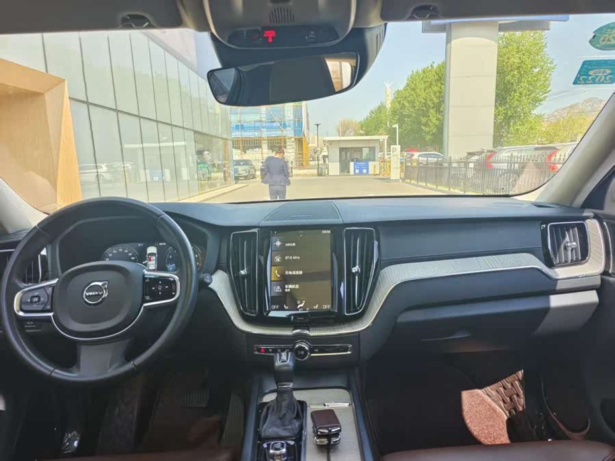 沃爾沃 XC60  2020款 T5 四驅(qū)智雅豪華版圖片