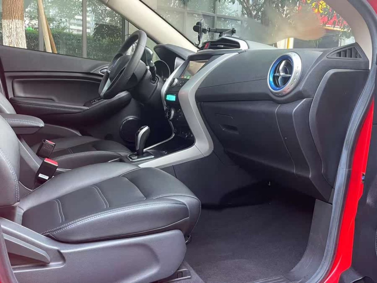 比亞迪 元新能源  2019款 EV360 智聯(lián)領(lǐng)尚型圖片
