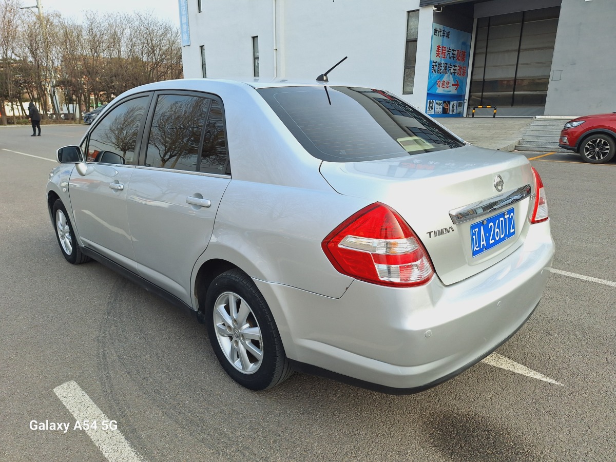 日產(chǎn) 頤達(dá)  2008款 1.6L 手動時尚型圖片