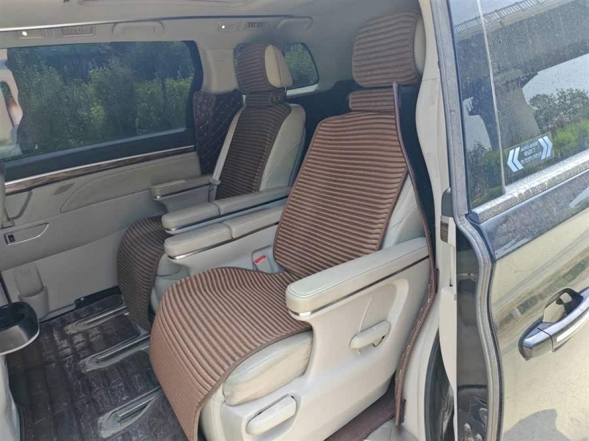 廣汽傳祺 M8  2018款 320T 尊貴版圖片