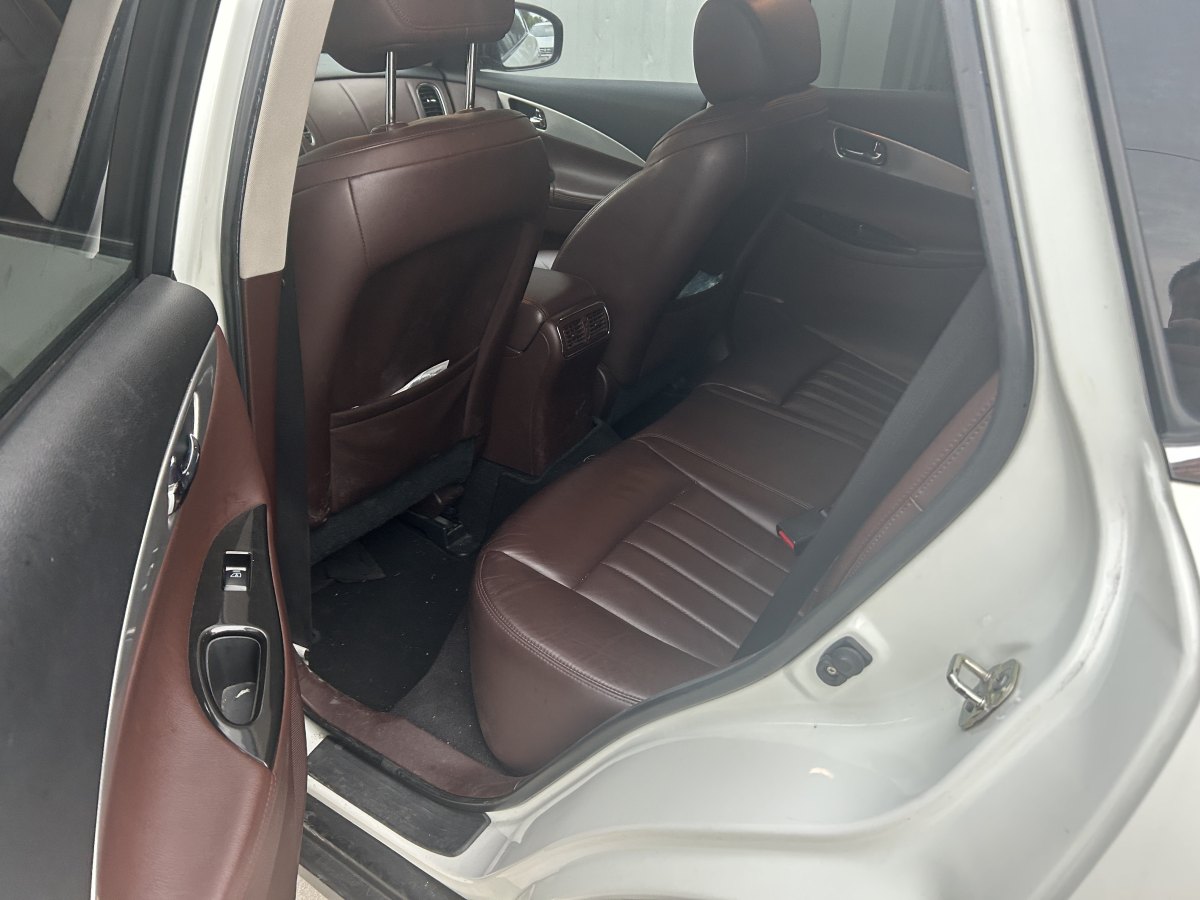 英菲尼迪 QX50  2013款 2.5L 兩驅(qū)優(yōu)雅版圖片