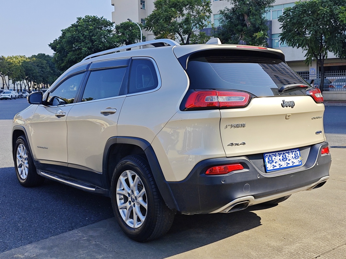 Jeep 自由光  2016款 2.4L 專業(yè)版圖片