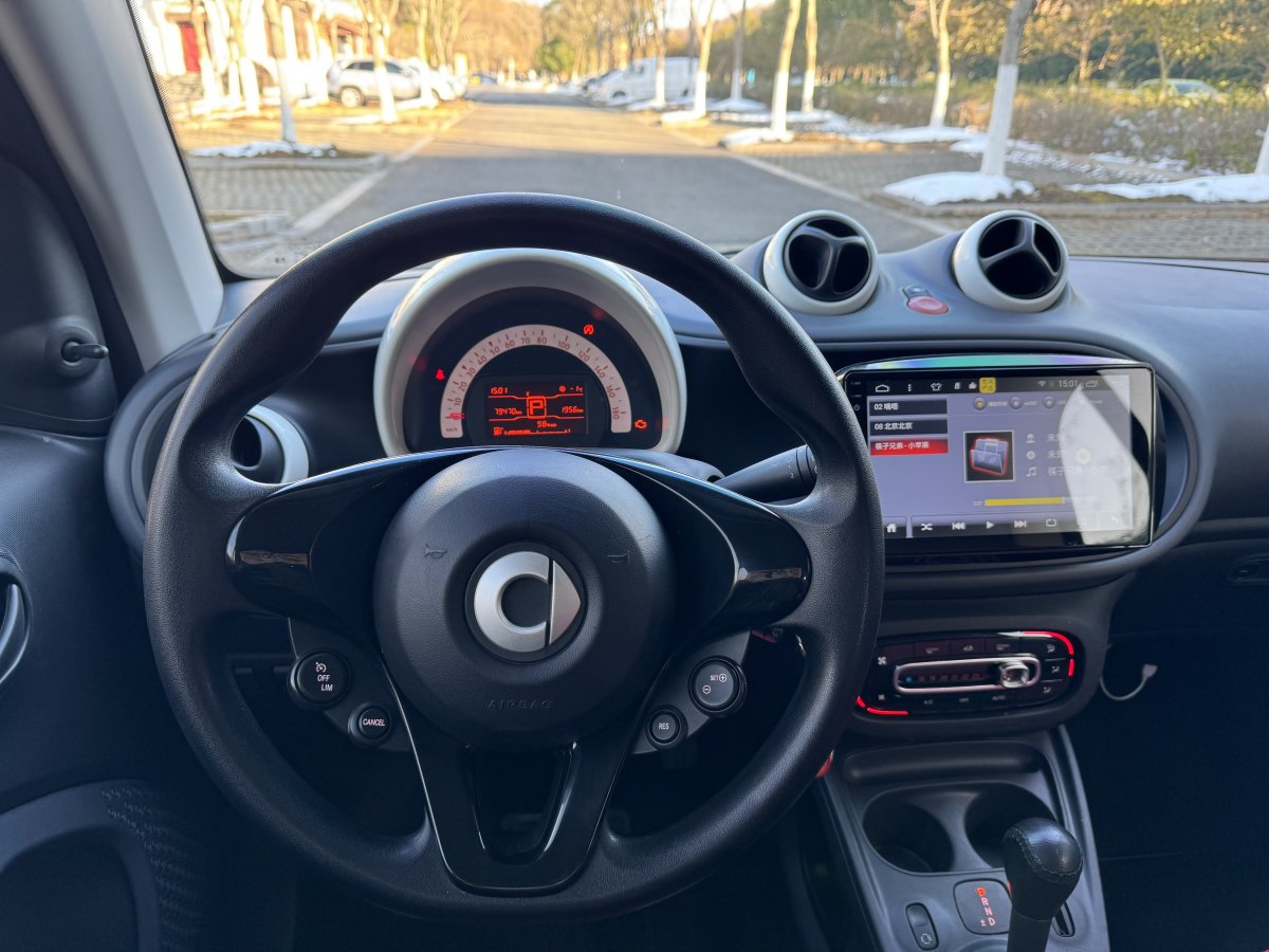 smart fortwo  2015款 1.0L 52千瓦硬顶灵动版图片